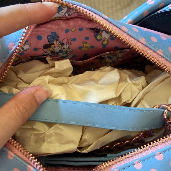 Disney Loungefly Minnie Mouse Crossbody - Picture 5 of 5
